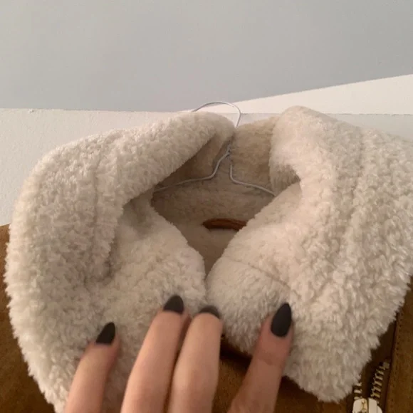 Tan shearling - Picture 2 of 8